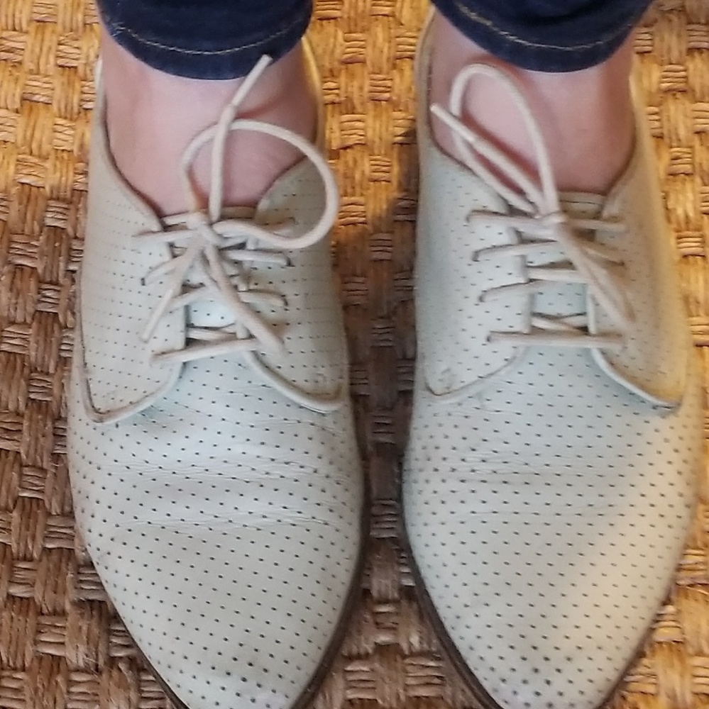 Leather flat shoes